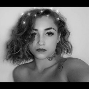 Meet your Posher, Alexis